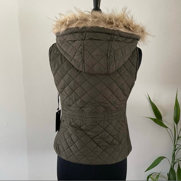 Quilted Vest Faux Fur Trim Hood Military Green Lightweight Gorpcore Utility - Picture 3 of 8